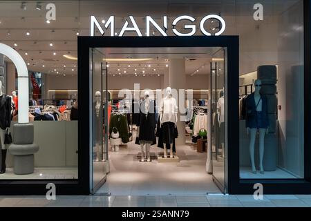 Mango Shop, Einzelhandelskette mit trendiger Damenbekleidung und Accessoires. Einige Geschäfte verkaufen auch Herrenmode Stockfoto