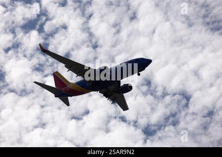 San Jose, Kalifornien, USA - 25. Oktober 2024: Ein Flugzeug aus dem Südwesten startet vom Flughafen San Jose Mineta. Stockfoto