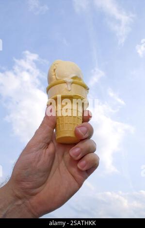 Ein köstliches Vanilleeis an einem heißen Tag Stockfoto