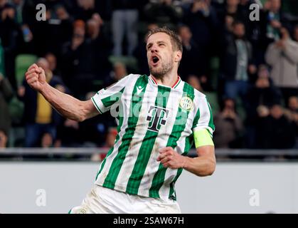 Budapest, Ungarn. 30. Januar 2025. Barnabas Varga von Ferencvarosi TC feiert, nachdem er am 30. Januar 2025 im Ferencvaros-Stadion in Budapest ein Tor im UEFA Europa League 2024/25 League Phase MD8-Spiel zwischen Ferencvarosi TC und AZ Alkmaar geschossen hat. Quelle: Laszlo Szirtesi/Alamy Live News Stockfoto