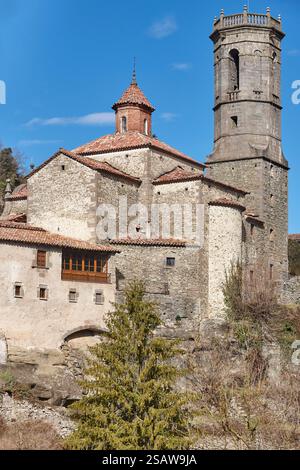 Malerisches mittelalterliches katalanisches Dorf. St. Miquel Kirche. Rupit. Barcelona, Spanien Stockfoto