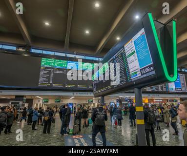 30. Januar 2025. Der geschäftige Bahnhof Euston in London, Großbritannien. Ab 2026 kann die WCML zeitweise wegen Erneuerung der Infrastruktur geschlossen werden (KEINE KOMMERZIELLE NUTZUNG). Stockfoto