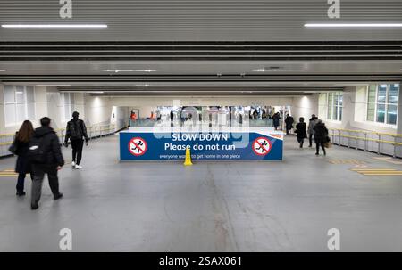 30. Januar 2025. Der geschäftige Bahnhof Euston in London, Großbritannien. Ab 2026 kann die WCML zeitweise wegen Erneuerung der Infrastruktur geschlossen werden (KEINE KOMMERZIELLE NUTZUNG). Stockfoto