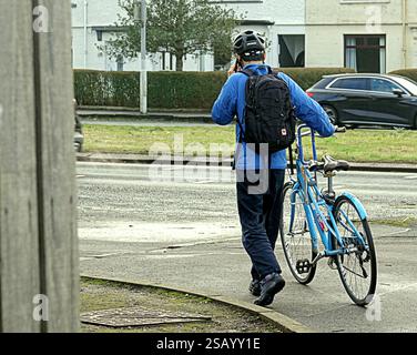 Glasgow, Schottland, Großbritannien. 31. Januar 2025. Wetter in Großbritannien: Nass und mild in der Stadt, da Einheimische Antouristen dem Wetter trotzten. Credit Gerard Ferry/Alamy Live News Stockfoto