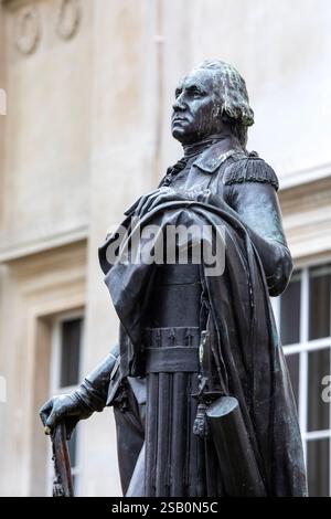 London, Großbritannien - 1. Juli 2024: Statue des Gründungsvaters und ersten Präsidenten der Vereinigten Staaten, George Washington, außerhalb der National Galle Stockfoto