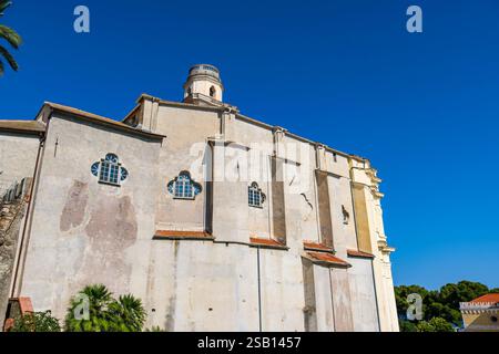 Die Kirche San Nicola di Bari, ein barockes Gebäude im historischen Zentrum der Gemeinde Diano Castello, Provinz Imperia, Italien. Stockfoto