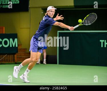 Stockholm, Schweden. Januar 31, 2025. Leo Borg (Schweden) spielt im Januar 31 2025 in der Royal Tennis Hall in Stockholm (Schweden) das Tennis-Einzelspiel gegen Aleksander Vukic (Australien) im Davis Cup Spiel zwischen Schweden und Australien. Foto: Jonas Ekströmer/TT/Code 10030 Credit: TT News Agency/Alamy Live News Stockfoto