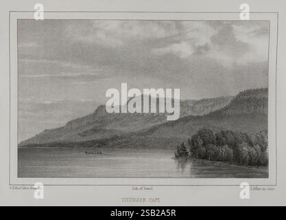 Lake Superior: Sein Charakter, seine Vegetation und seine Tiere im Vergleich zu denen anderer ähnlicher Regionen. Boston, Gould, Kendall & Lincoln, 1850., Eine ruhige Landschaft, die das Thunder Cape darstellt, geprägt von seinen dramatischen Klippen, die sich steil vom Wasser erheben. Die Szene zeigt einen ruhigen Wasserkörper, der die Topographie reflektiert, mit sanften Wellen, die auf eine leichte Brise hinweisen. Im Vordergrund umrahmt eine Baumgruppe die Komposition, während sich das raue Gelände majestätisch im Hintergrund erhebt und auf die natürliche Schönheit und Pracht der Region hinweist. Das subtile Spiel von Licht und Schatten fügt de hinzu Stockfoto