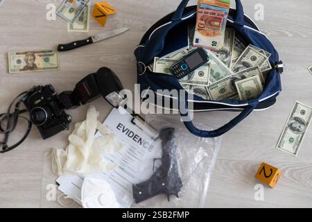 Geldstapel in einer Plastiktüte Stockfoto