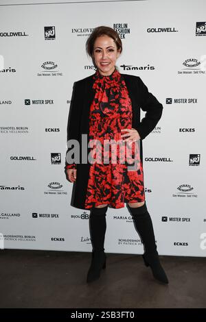 BERLIN, DEUTSCHLAND - JANUAR 31: Anastasia Zampounidis besucht am 31. Januar 2025 die Kilian Kerner Fashion Show während der Berlin Fashion Week Herbst/Winter 2025 in der Uber Eats Music Hall in Berlin. Quelle: Sven Struck/Alamy Live News Stockfoto