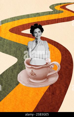 Kreative Kunstwerk Vorlage Skizzenbild 3D Collage der jungen Dame Stand Tasse Tee Entspannen Pause Lächeln niedliche Haarstyling Locken Vintage genießen Stockfoto