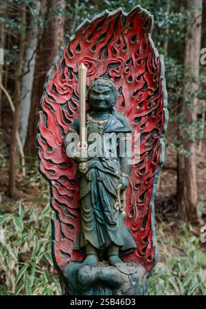 Eine Statue von Fudo Myoo, einem der fünf Weisheitskönige, in Gyokukei-JI (oder Gyokkei-JI), einem buddhistischen Tempel in Shingon in Koka, Präfektur Shiga, Japan. Stockfoto
