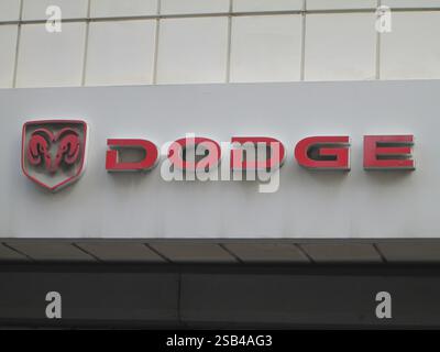 Verkauf von Fahrzeugen ausweichen. Redaktionelle, Redaktionelle Ilustrative. Caracas, Venezuela, 14. Dezember 2024. Stockfoto