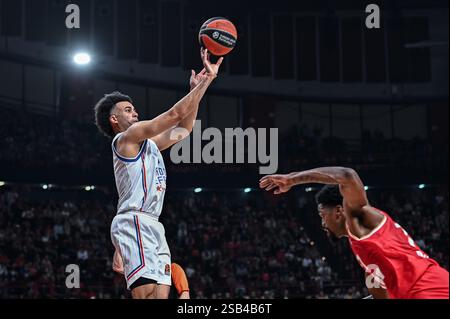 Piräus, Piräus, Griechenland. Januar 31, 2025. 3 JORDAN NWORA von Anadolu Efes spielt während des 24. Runde-Spiel zwischen Olympiacos Piräus und Anadolu Efes im Peace and Friendship Stadium am 31. Januar 2025 in Piräus. (Kreditbild: © Stefanos Kyriazis/ZUMA Press Wire) NUR REDAKTIONELLE VERWENDUNG! Nicht für kommerzielle ZWECKE! Stockfoto