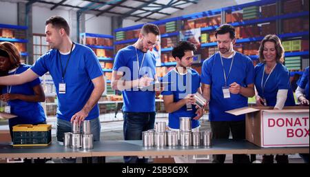 Diverse Gruppenpackungen bei der gemeinnützigen Food Bank, Aid Community Stockfoto