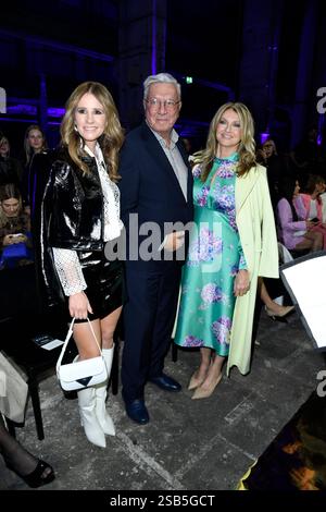 Mareile Höppner , Helmut Schlotterer und Frauke Ludowig bei der MARC CAIN MODENSCHAU im Rahmen der Berlin Fashion Week Herbert/Winter 2025 in Berlin am 31.01.2025 *** Mareile Höppner , Helmut Schlotterer und Frauke Ludowig auf der MARC CAIN MODENSCHAU im Rahmen der Berlin Fashion Week Herbert Winter 2025 in Berlin am 31 01 2025 Stockfoto