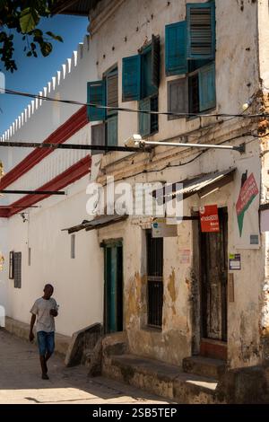 Afrika Tansania, Sansibar, Stonetown, Altstadt, Mkunazini, Hamamni Street, historisches altes Haus wartet auf Restaurierung Stockfoto