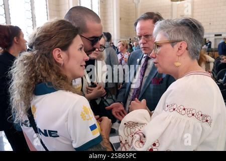 Nicht exklusiv: KIEW, UKRAINE - 31. JANUAR 2025 - außerordentlicher und bevollmächtigter Botschafter Kanadas bei der Ukraine Natalka CMOC (R) nimmt an der Depar Teil Stockfoto