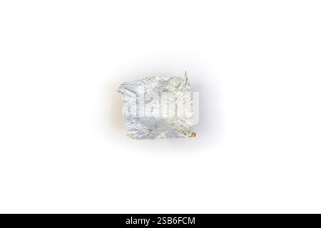 Aluminium-Zinnfolie, leere Schokoladenverpackung zur Produktplatzierung, flache Lagen Stockfoto