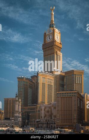 Abraj Al Bait Uhrenturm in Mekka, Saudi-Arabien, ikonisches islamisches Wahrzeichen Stockfoto