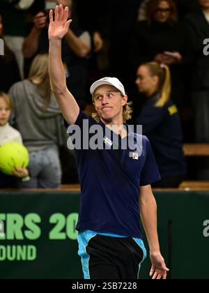 Stockholm, Schweden. Februar 2025. STOCKHOLM, SCHWEDEN 20250201Leo Borg gewinnt das Einzelspiel gegen John Peers im Davis Cup Spiel zwischen Schweden und Australien, das in der Royal Tennis Hall in Stockholm, Schweden ausgetragen wird. Foto: Jonas Ekströmer/TT/Code 10030 Credit: TT News Agency/Alamy Live News Stockfoto