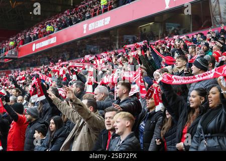 Nottingham, Großbritannien. Februar 2025. Fans des Nottingham Forest FC gegen Brighton & Hove Albion FC English Premier League Match am 1. Februar 2025 im City Ground, Nottingham, England, Vereinigtes Königreich Credit: Lee Keuneke/Every Second Media Credit: Every Second Media/Alamy Live News Stockfoto