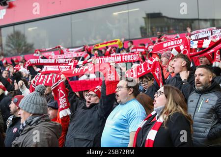 Nottingham, Großbritannien. Februar 2025. Fans des Nottingham Forest FC gegen Brighton & Hove Albion FC English Premier League Match am 1. Februar 2025 im City Ground, Nottingham, England, Vereinigtes Königreich Credit: Lee Keuneke/Every Second Media Credit: Every Second Media/Alamy Live News Stockfoto