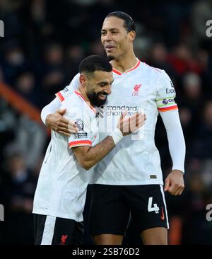 Bournemouth, Großbritannien. Februar 2025. Bournemouth Bournemouth, England, 1. Februar 2025: Mohamed Salah (links) feiert das zweite Tor seiner Mannschaft mit seinem Teamkollegen Virgil van Dijk (rechts) während des Premier League-Fußballspiels zwischen Bournemouth und Liverpool im Vitality Stadium in Bournemouth, England. (David Horton/SPP) (David Horton/SPP) Credit: SPP Sport Press Photo. /Alamy Live News Stockfoto