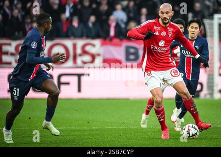 Willian PACHO von PSG, Ludovic AJORQUE von Brest und Lee KANG-IN von PSG während des Fußballspiels der französischen Meisterschaft Ligue 1 zwischen Stade Brestois (Brest) und Paris Saint-Germain am 1. Februar 2025 im Francis Le BLE Stadion in Brest, Frankreich Stockfoto