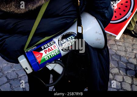 Demonstration des Netzwerks Sanitarians für Gaza ROM, ITALIEN - 1. FEBRUAR: Nationale Demonstration des Netzwerks Sanitarians für Gaza, um die Freilassung von inhaftierten palästinensischen Ärzten und Zivilisten durch den Staat Israel, einen dauerhaften Waffenstillstand im Gazastreifen und in besetzten palästinensischen Gebieten sowie sichere humanitäre Korridore am 1. Februar 2025 in Rom, Italien. Rom Italien Copyright: XStefanoxMontesix Stockfoto