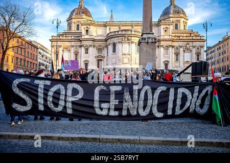 Demonstration des Netzwerks Sanitarians für Gaza ROM, ITALIEN - 1. FEBRUAR: Nationale Demonstration des Netzwerks Sanitarians für Gaza, um die Freilassung von inhaftierten palästinensischen Ärzten und Zivilisten durch den Staat Israel, einen dauerhaften Waffenstillstand im Gazastreifen und in besetzten palästinensischen Gebieten sowie sichere humanitäre Korridore am 1. Februar 2025 in Rom, Italien. Rom Italien Copyright: XStefanoxMontesix Stockfoto