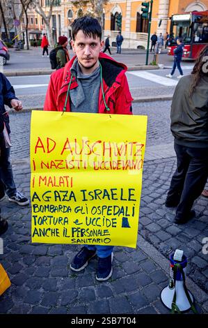 Demonstration des Netzwerks Sanitarians für Gaza ROM, ITALIEN - 1. FEBRUAR: Nationale Demonstration des Netzwerks Sanitarians für Gaza, um die Freilassung von inhaftierten palästinensischen Ärzten und Zivilisten durch den Staat Israel, einen dauerhaften Waffenstillstand im Gazastreifen und in besetzten palästinensischen Gebieten sowie sichere humanitäre Korridore am 1. Februar 2025 in Rom, Italien. Rom Italien Copyright: XStefanoxMontesix Stockfoto
