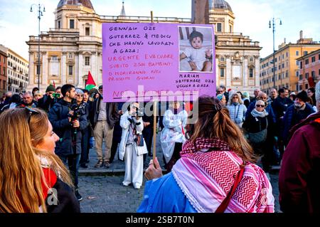 Demonstration des Netzwerks Sanitarians für Gaza ROM, ITALIEN - 1. FEBRUAR: Nationale Demonstration des Netzwerks Sanitarians für Gaza, um die Freilassung von inhaftierten palästinensischen Ärzten und Zivilisten durch den Staat Israel, einen dauerhaften Waffenstillstand im Gazastreifen und in besetzten palästinensischen Gebieten sowie sichere humanitäre Korridore am 1. Februar 2025 in Rom, Italien. Rom Italien Copyright: XStefanoxMontesix Stockfoto