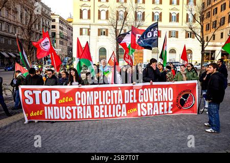 Demonstration des Netzwerks Sanitarians für Gaza ROM, ITALIEN - 1. FEBRUAR: Nationale Demonstration des Netzwerks Sanitarians für Gaza, um die Freilassung von inhaftierten palästinensischen Ärzten und Zivilisten durch den Staat Israel, einen dauerhaften Waffenstillstand im Gazastreifen und in besetzten palästinensischen Gebieten sowie sichere humanitäre Korridore am 1. Februar 2025 in Rom, Italien. Rom Italien Copyright: XStefanoxMontesix Stockfoto