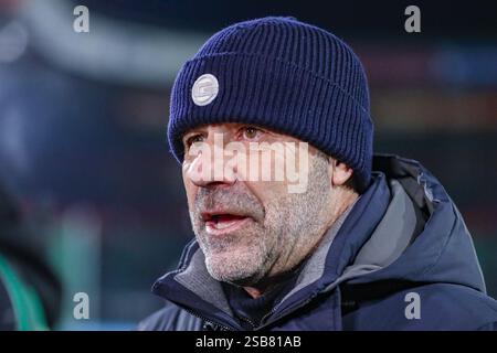 NIJMEGEN, 01-02-2025, Goffert Stadium, Fußball, niederländische eredivisie, Saison 2024/2025, PSV-Trainer Peter Bosz vor dem Spiel NEC - PSV. Beschreibung: Pro Shots/Alamy Live News Stockfoto