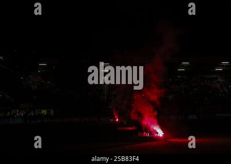 NIJMEGEN, 01-02-2025, Goffert Stadium, Fußball, niederländische eredivisie, Staffel 2024/2025, Feuerwerk vor dem Spiel NEC - PSV. Beschreibung: Pro Shots/Alamy Live News Stockfoto