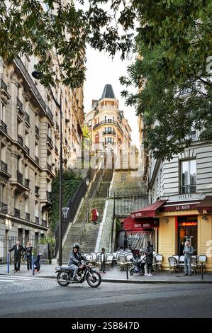 FRANKREICH. PARIS (75) 18. BEZIRK. TREPPE DER RUE BECQUEREL IN MONTMARTRE Stockfoto