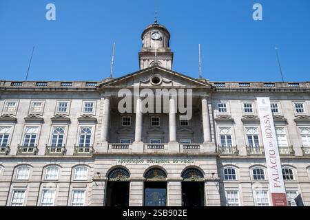 Börsenpalast (Palacio da Bolsa) am Infante D. Henrique-Platz - Porto, Portugal Stockfoto