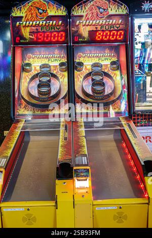 Miami Florida, Norwegian Cruise Line NCL Breakaway Schiff, 11-tägige Karibikroute, an Bord im Inneren, Videospielhalle, Fireball Fury, Skee-Ball Gam Stockfoto