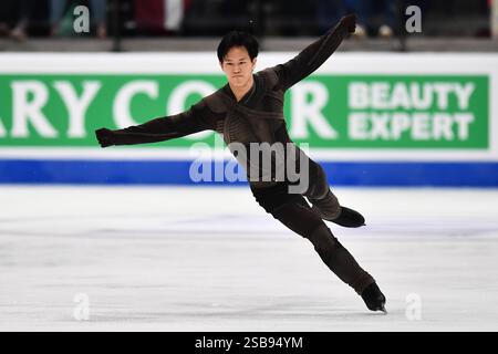 Tallinn. Februar 2025. Adam Siao HIM Fa aus Frankreich tritt am 1. Februar 2025 bei der Eiskunstlauf-Europameisterschaft 2025 Tallinn in Tallinn, Estland, an. Quelle: Sergei Stepanov/Xinhua/Alamy Live News Stockfoto