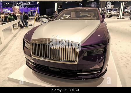 New York City, USA - 27. März 2024: Rollt Royce Spectre Luxusauto auf der New York International Auto Show, Eckansicht Stockfoto