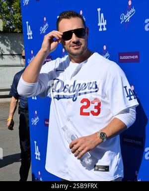 Los Angeles, Usa. Februar 2025. Michael Conforto spricht am Samstag, den 2. Februar 2025, mit einer Gruppe von Reportern während einer DodgerFest-Pressekonferenz im Dodger Stadium in Los Angeles. Foto: Jim Ruymen/UPI Credit: UPI/Alamy Live News Stockfoto