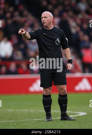 Nottingham, Großbritannien. Februar 2025. Schiedsrichter Simon Hooper im Nottingham Forest gegen Brighton & Hove Albion, EPL Match, am City Ground, Nottingham, Notts. Quelle: Paul Marriott/Alamy Live News Stockfoto