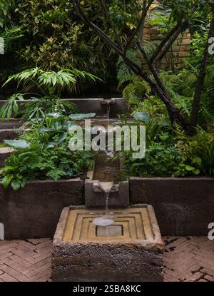 The Ecotherapy Garden designed by Tom Bannister, RHS Chelsea Flower Show 2024 Stockfoto