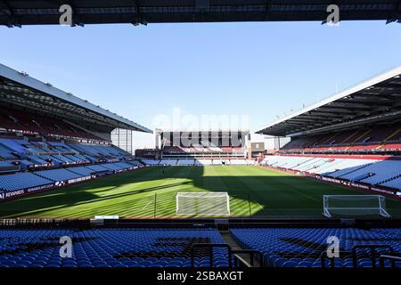 Birmingham, Großbritannien. Februar 2025. Ein allgemeiner Überblick über den Boden während des Women's Super League-Spiels zwischen Aston Villa Women und Chelsea Women im Villa Park, Birmingham, England am 2. Februar 2025. Foto von Stuart Leggett. Nur redaktionelle Verwendung, Lizenz für kommerzielle Nutzung erforderlich. Keine Verwendung bei Wetten, Spielen oder Publikationen eines einzelnen Clubs/einer Liga/eines Spielers. Quelle: UK Sports Pics Ltd/Alamy Live News Stockfoto