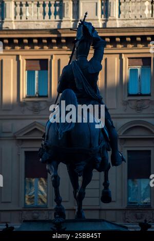 Turin, Italien. Die Reiterstatue von Emanuele Filiberto in der Mitte des San Carlo Platzes. Stockfoto