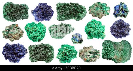 Satz verschiedener Proben von rohen Malachit- und Azuritmineralien, isoliert auf weißem Hintergrund Stockfoto
