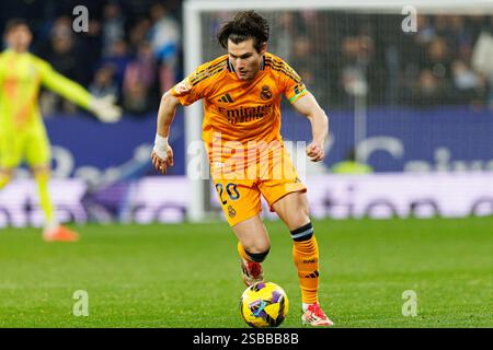 Barcelona, Spanien. Februar 2025. Fran Garcia (Real Madrid FC) wurde während des Spiels LaLiga EASPORTS zwischen den Teams RCD Espanyol de Barcelona und Real Madrid FC im RCDE Stadion gesehen. ENDNOTE; RCD Espanyol de Barcelona 1 - 0 Real Madrid C.F. Credit: SOPA Images Limited/Alamy Live News Stockfoto