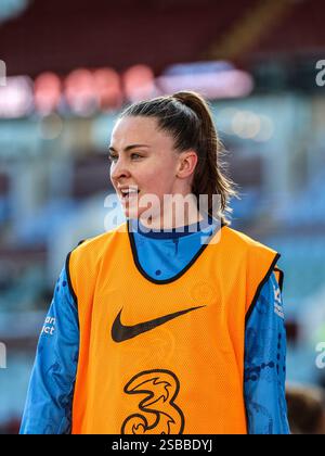 Birmingham, Großbritannien. Februar 2025. Birmingham, England, 2. Februar 2025: Niamh Charles (21 Chelsea) wärmt sich während des Barclays Womens Super League-Spiels zwischen Aston Villa und Chelsea im Villa Park in Birmingham auf (Natalie Mincher/SPP). /Alamy Live News Stockfoto