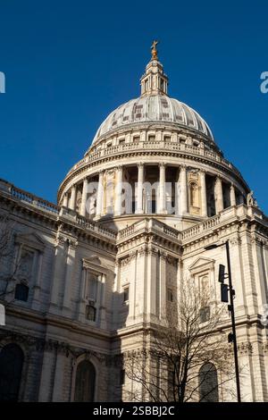 St. Pauls Cathedral, Ludgatre Hill, City of London England, Großbritannien. Sitz des Bischofs von London Stockfoto